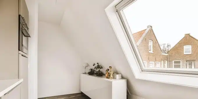tetőtéri ablak - modern konyha belső
