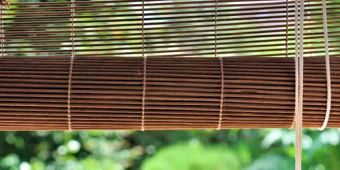bambuszroló ablakban