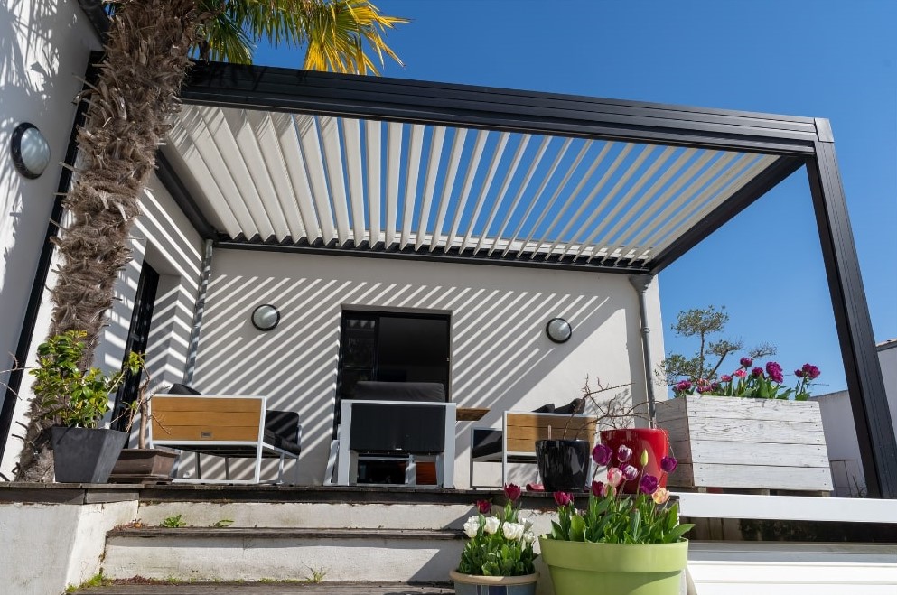A pergola mint erkély árnyékoló esztétikus és jó megoldás
