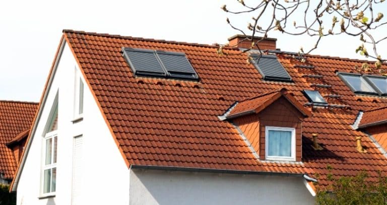 Szükség van-e tetőtéri ablak árnyékoló felszerelésére