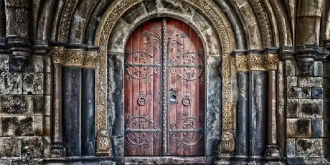régi vaspántos kétszárnyú ajtó